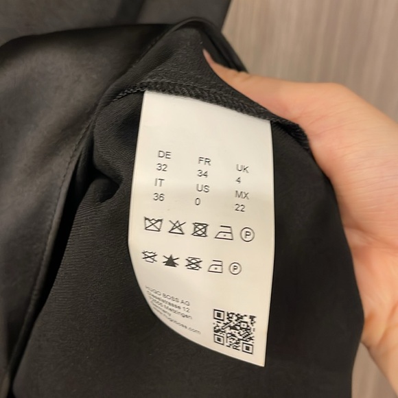 HUGO
Black stain Cermila Tank Top Size XS - Picture 11 of 12